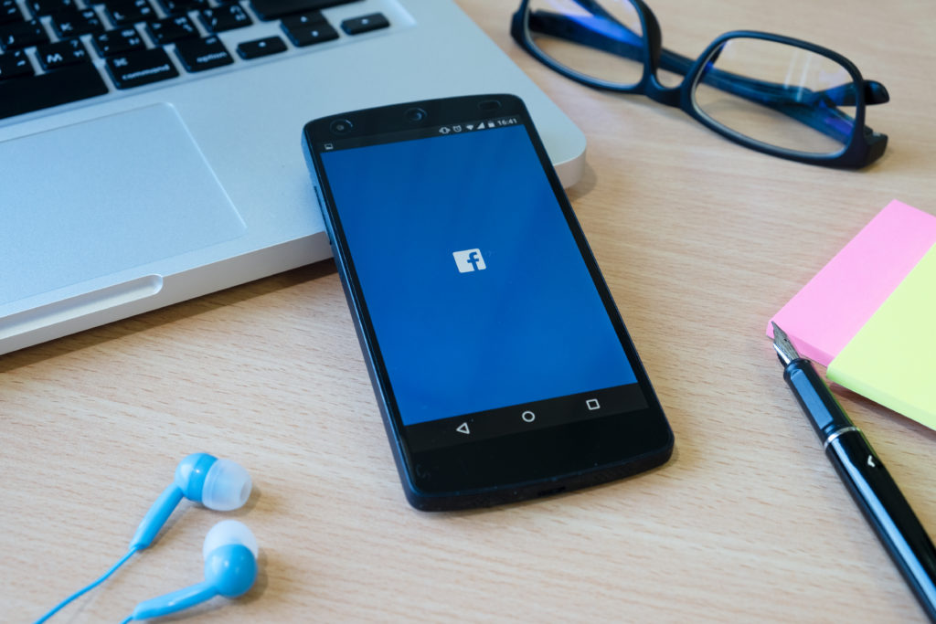 Sé activo en al menos 2 redes sociales usar las redes sociales de tu veterinaria